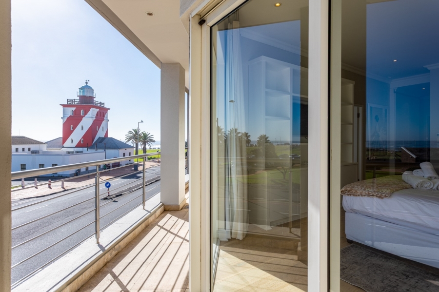 To Let 2 Bedroom Property for Rent in Mouille Point Western Cape